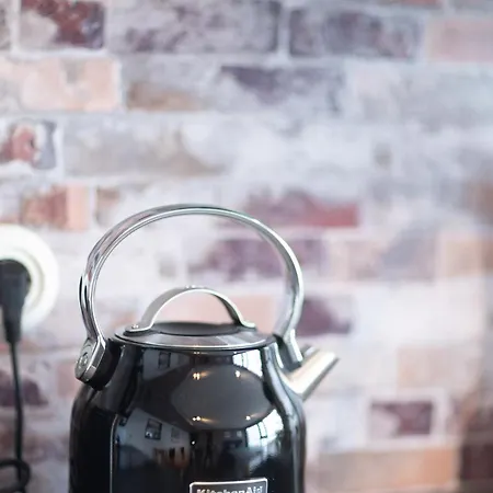 Revalia Fahle Airport Bus-station With Views דירה