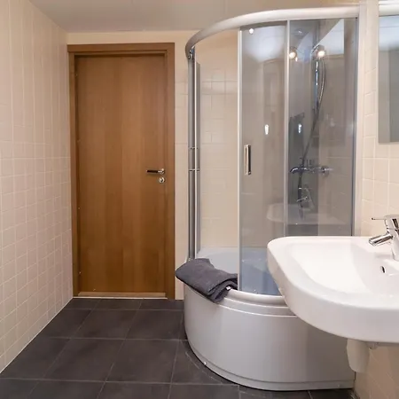 Revalia Fahle Airport Bus-station With Views *