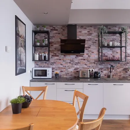 Revalia Fahle Airport Bus-station With Views Daire *