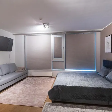 Revalia Fahle Airport Bus-station With Views Daire