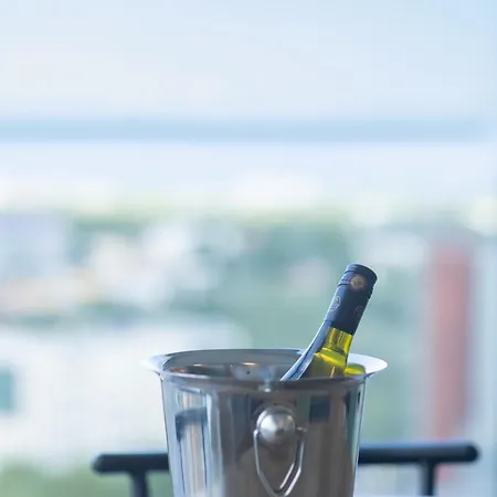 Daire Revalia Fahle Airport Bus-station With Views *