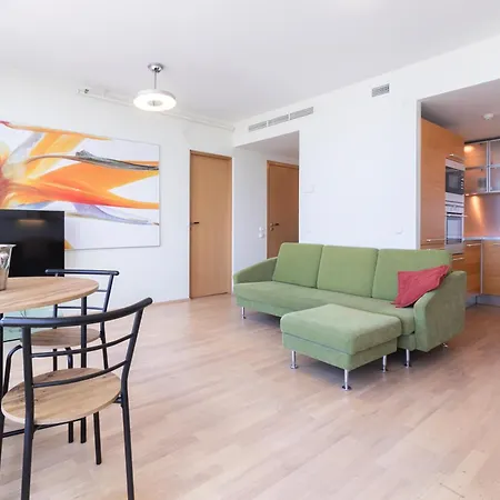 Daire Revalia Fahle Airport Bus-station With Views *