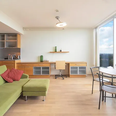 Revalia Fahle Airport Bus-station With Views Lägenhet *