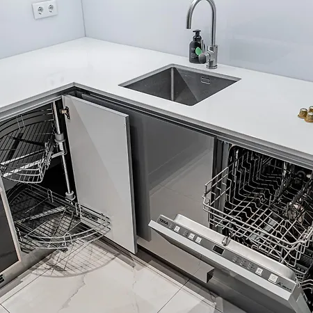 Revalia Fahle Airport Bus-station With Views Daire