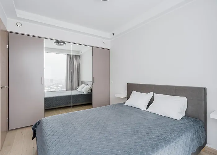 Revalia Fahle Airport Bus-station With Views Appartamento *