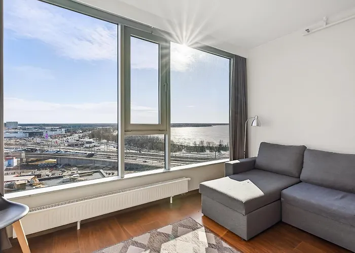 Revalia Fahle Airport Bus-station With Views Appartamento